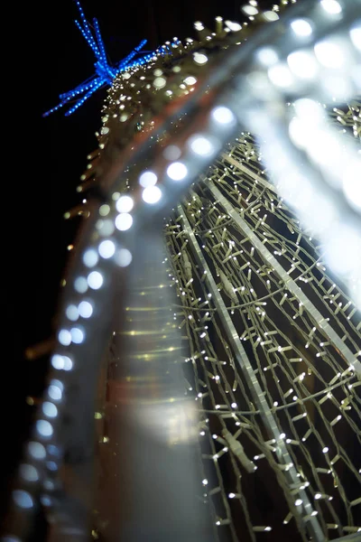 Λεπτομέρεια από ένα χριστουγεννιάτικο δέντρο φτιαγμένο από φώτα LED — Φωτογραφία Αρχείου