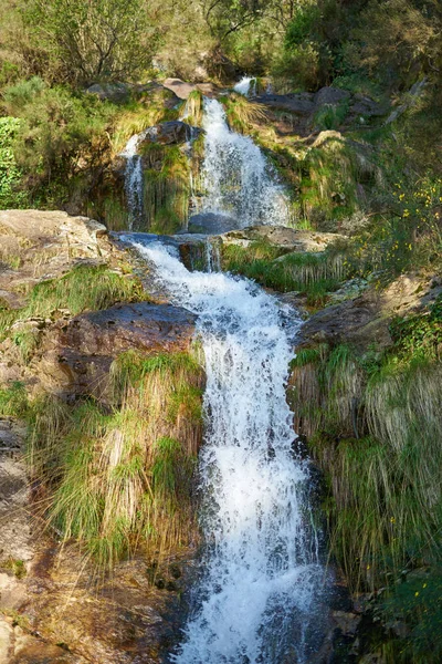 Cascata di Pozas de Mougas a Vigo, Pontevedra, Spagna — Foto Stock