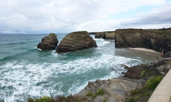 Playa de las Catedrales con marea alta —  Fotos de Stock