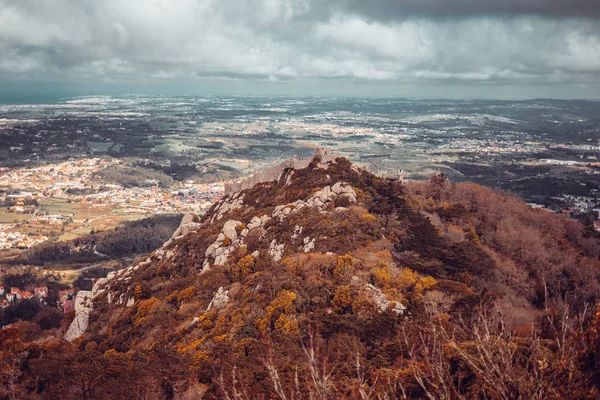 Château mauresque au-dessus du paysage Sintra, au Portugal — Photo