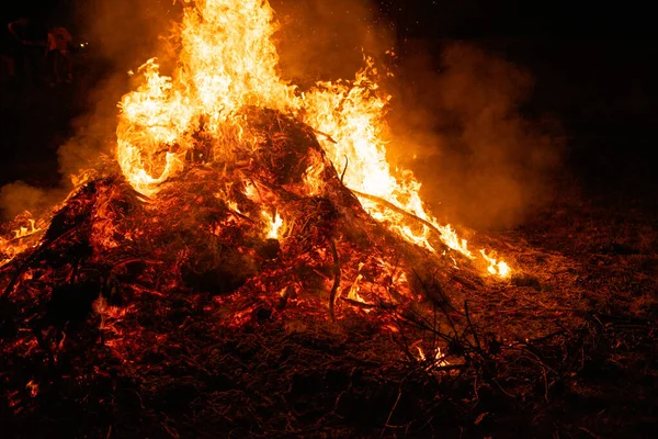 Grand Feu Joie Brûlant Dans Nuit — Photo