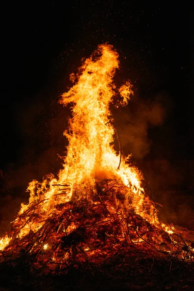 Top Giant Bonfire Burning Night — Stock Photo, Image
