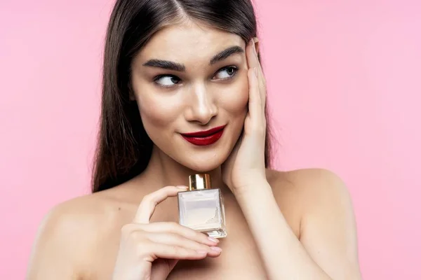 Junge Schöne Frau Mit Schönheitsprodukt Flasche Studio — Stockfoto