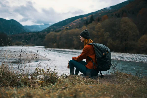 Młoda Kobieta Backpacker Podróży — Zdjęcie stockowe