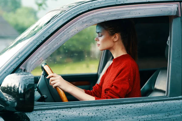 Jovem Bela Mulher Motorista Carro — Fotografia de Stock