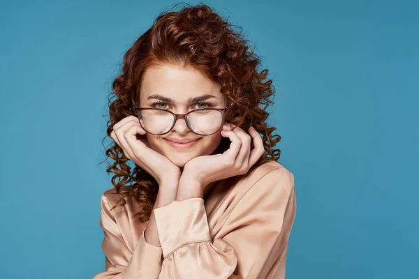 Junge Schöne Frau Mit Brille — Stockfoto