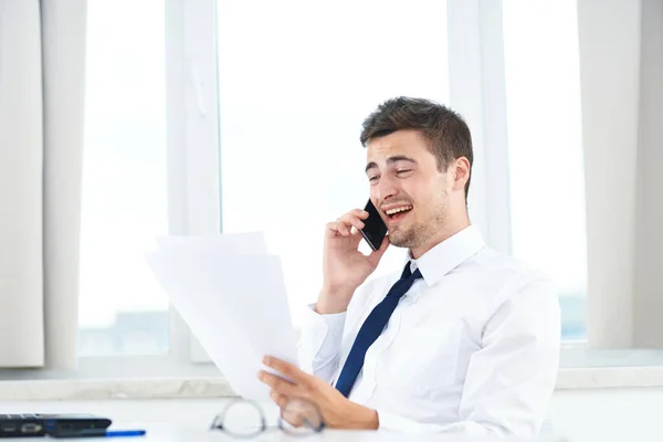 Business Concept Yong Smiling Businessman Talking Smartphone Office — Stock Photo, Image