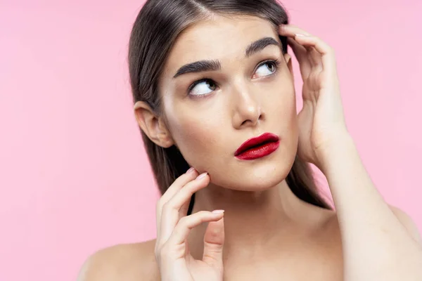 Retrato Una Joven Hermosa Mujer Con Lápiz Labial Rojo Los — Foto de Stock