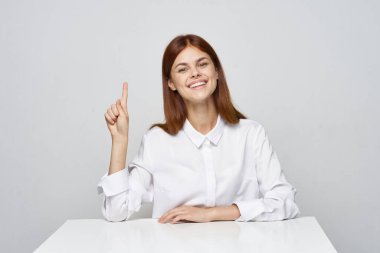 Ofisteki genç iş kadını,            