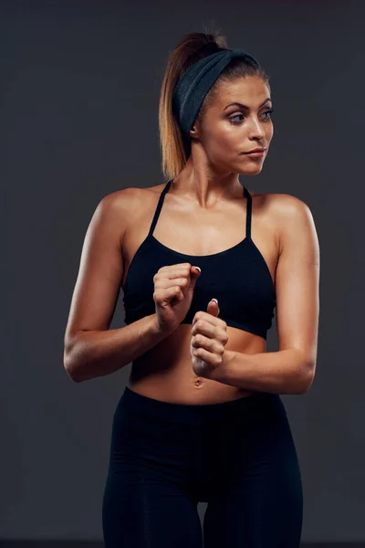 Studio Shot Young Sporty Woman Posing Isolated Background — Stock Photo, Image