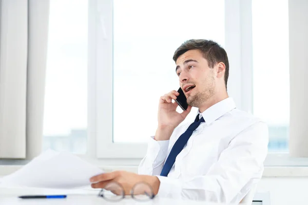 Business Concept Yong Businessman Talking Smartphone Office While Sitting Desk — Stock Photo, Image