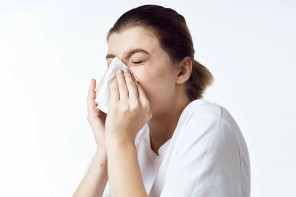 Yong Mooi Vrouw Blazen Neus — Stockfoto