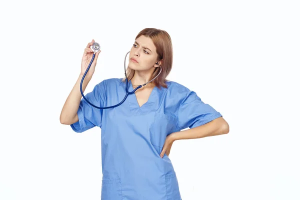 Junge Schöne Krankenschwester Mit Stethoskop Isoliert Auf Weiß — Stockfoto