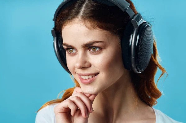 Young Beautiful Woman Headphones — Stock Photo, Image