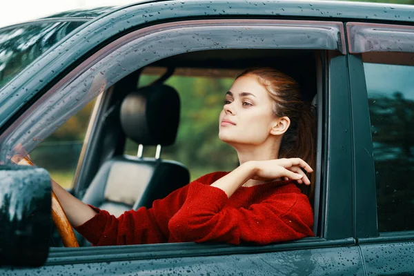 Joven Hermosa Mujer Conductor Coche — Foto de Stock