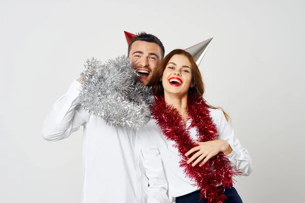 Retrato Jovem Casal Bonito Comemorando Novo Ano Chapéus Festa — Fotografia de Stock