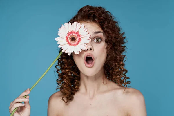 Young Beautiful Woman Posing Flower — Stock Photo, Image