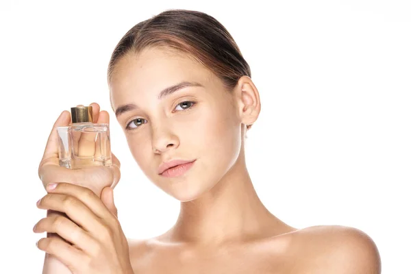 Porträt Einer Jungen Schönen Frau Mit Parfümflasche Auf Weißem Hintergrund — Stockfoto