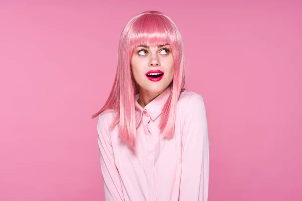 Young Beautiful Woman Pink Wig Posing Studio — Stock Photo, Image