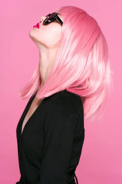Young Beautiful Woman Pink Wig Sunglasses Posing Studio — Stock Photo, Image