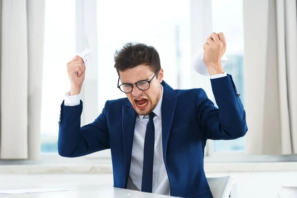 Jovem Bonito Empresário Muito Irritado — Fotografia de Stock