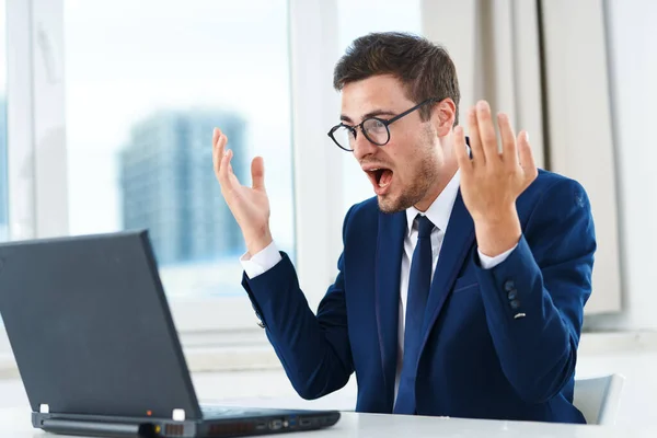 Young Businessman Using Laptop Office — Stock Photo, Image