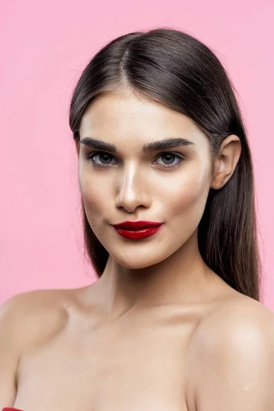 Portret Van Een Mooie Jonge Vrouw Met Rode Lippenstift Haar — Stockfoto