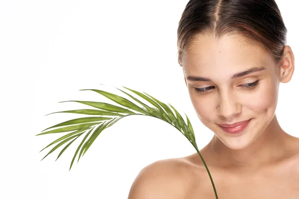 Young Beautiful Wman Posing Leaf Studio — Stock Photo, Image