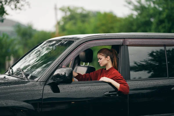 Joven Hermosa Mujer Conductor Coche — Foto de Stock