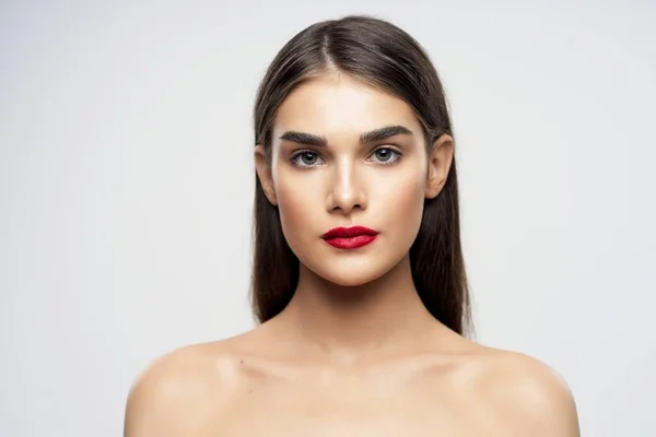 Portret Van Een Mooie Jonge Vrouw Met Rode Lippenstift Haar — Stockfoto