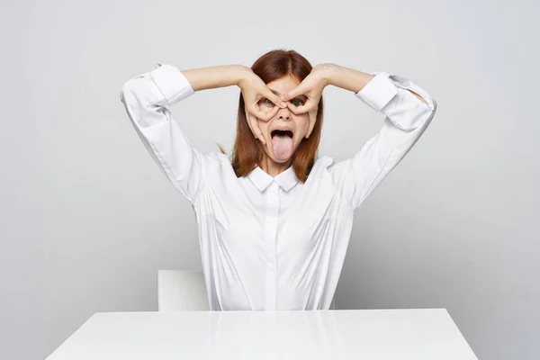 Businesswoman Sitting Desk Office Showing Glasses Gesture — Stock Photo, Image