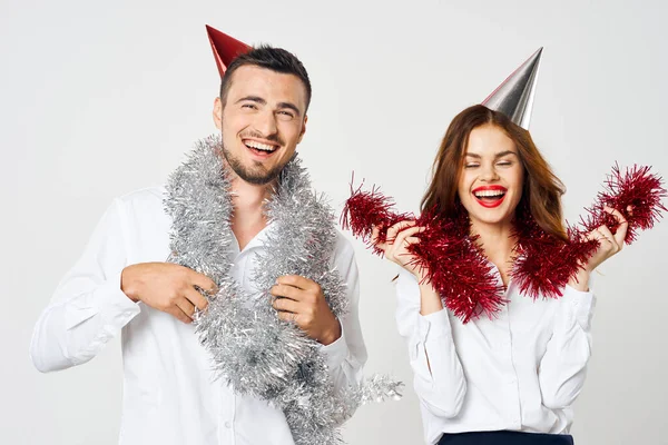 Retrato Jovem Casal Bonito Comemorando Novo Ano Chapéus Festa — Fotografia de Stock