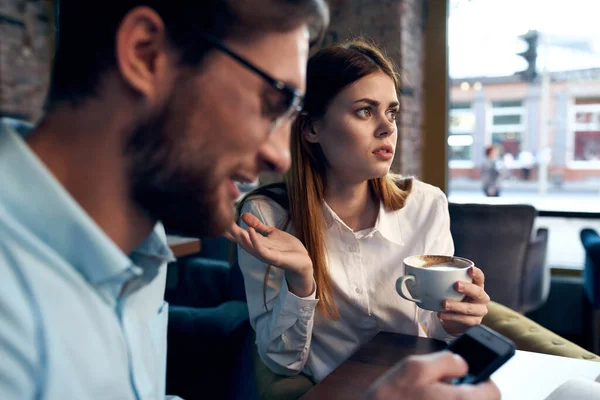 Giovani Colleghi Che Pranzano Caffè — Foto Stock