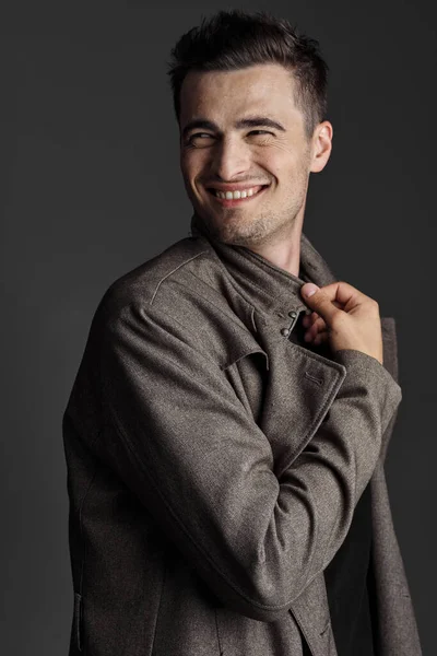 Retrato Homem Bonito Sorrindo Estúdio — Fotografia de Stock