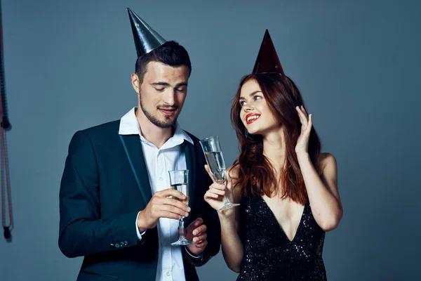 Portrait Jeune Beau Couple Célébrant Son Anniversaire Avec Champagne — Photo