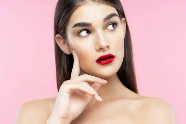 Retrato Una Joven Hermosa Mujer Con Lápiz Labial Rojo Los — Foto de Stock