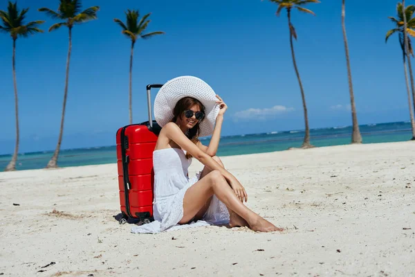 Young Woman Red Suitcase Beach — Stock Photo, Image