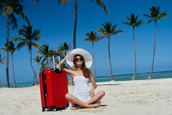 Young Woman Red Suitcase Beach — Stock Photo, Image