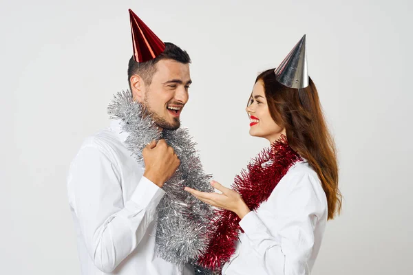 Retrato Jovem Casal Bonito Comemorando Novo Ano Chapéus Festa — Fotografia de Stock