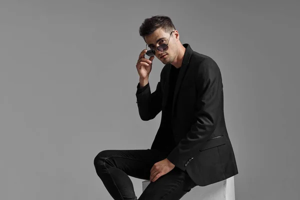 Studio Shot Portrait Young Handsome Man Wearing Sunglasses — Stock Photo, Image