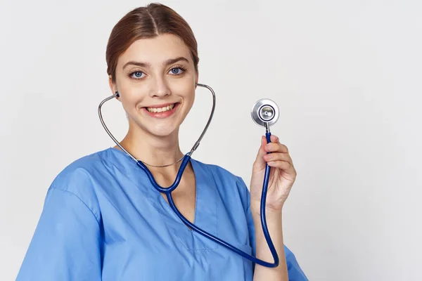 Ritratto Giovane Bella Donna Medico Con Stetoscopio Sfondo Isolato — Foto Stock