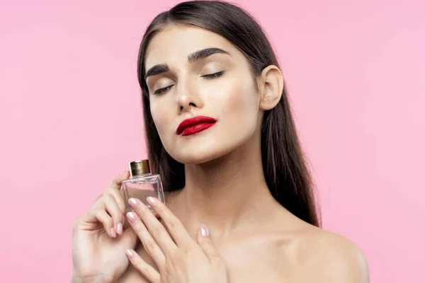 Junge Schöne Frau Mit Schönheitsprodukt Flasche Studio — Stockfoto