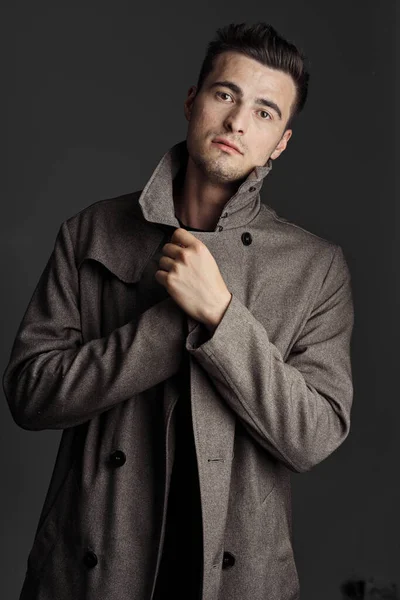 Tiro Estúdio Retrato Jovem Bonito Homem Posando — Fotografia de Stock