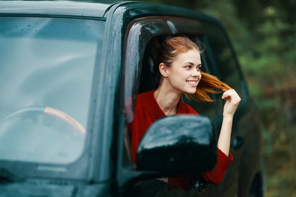 Jovem Bela Mulher Motorista Carro — Fotografia de Stock