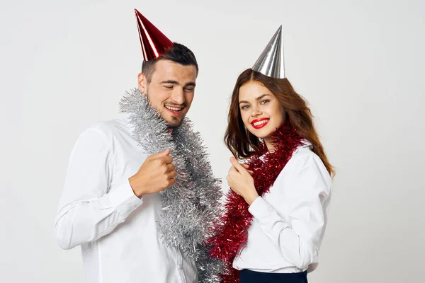 Retrato Jovem Casal Bonito Comemorando Novo Ano Chapéus Festa — Fotografia de Stock