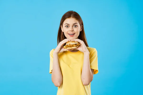 Jonge Mooie Vrouw Met Een Huurder Studioshoot — Stockfoto