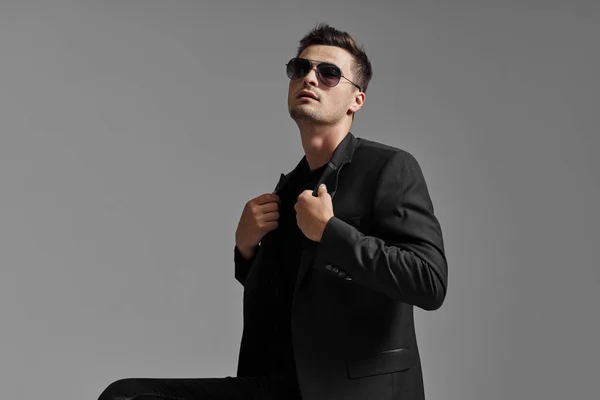 Studio Shot Portrait Young Handsome Man Wearing Sunglasses — Stock Photo, Image