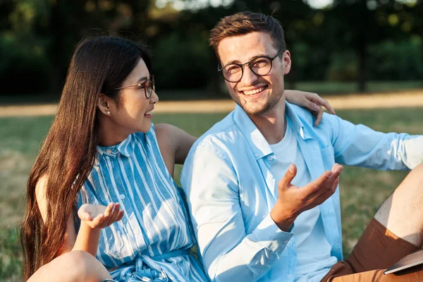 Young Students Laptop Computer Sitting Lawn — Stock Photo, Image