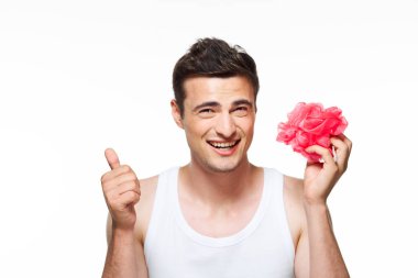 Havlusu olan genç adam.