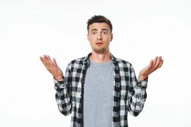 Genç adamın stüdyo ve izole bir geçmişi var.